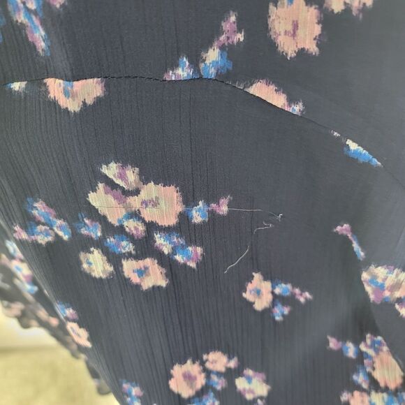 A Pea In The Pod Halter Style Floral Crepe Maternity Dress - Picture 6 of 10